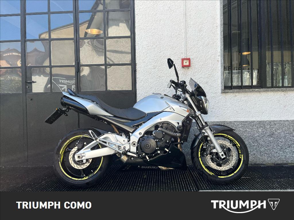 SUZUKI GSR 600 